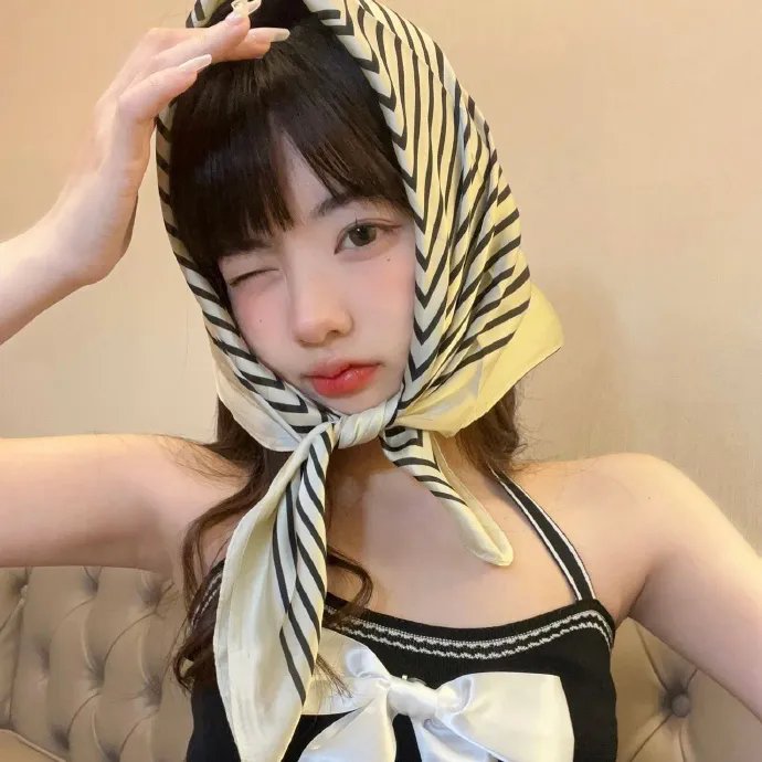 轻轻拂过